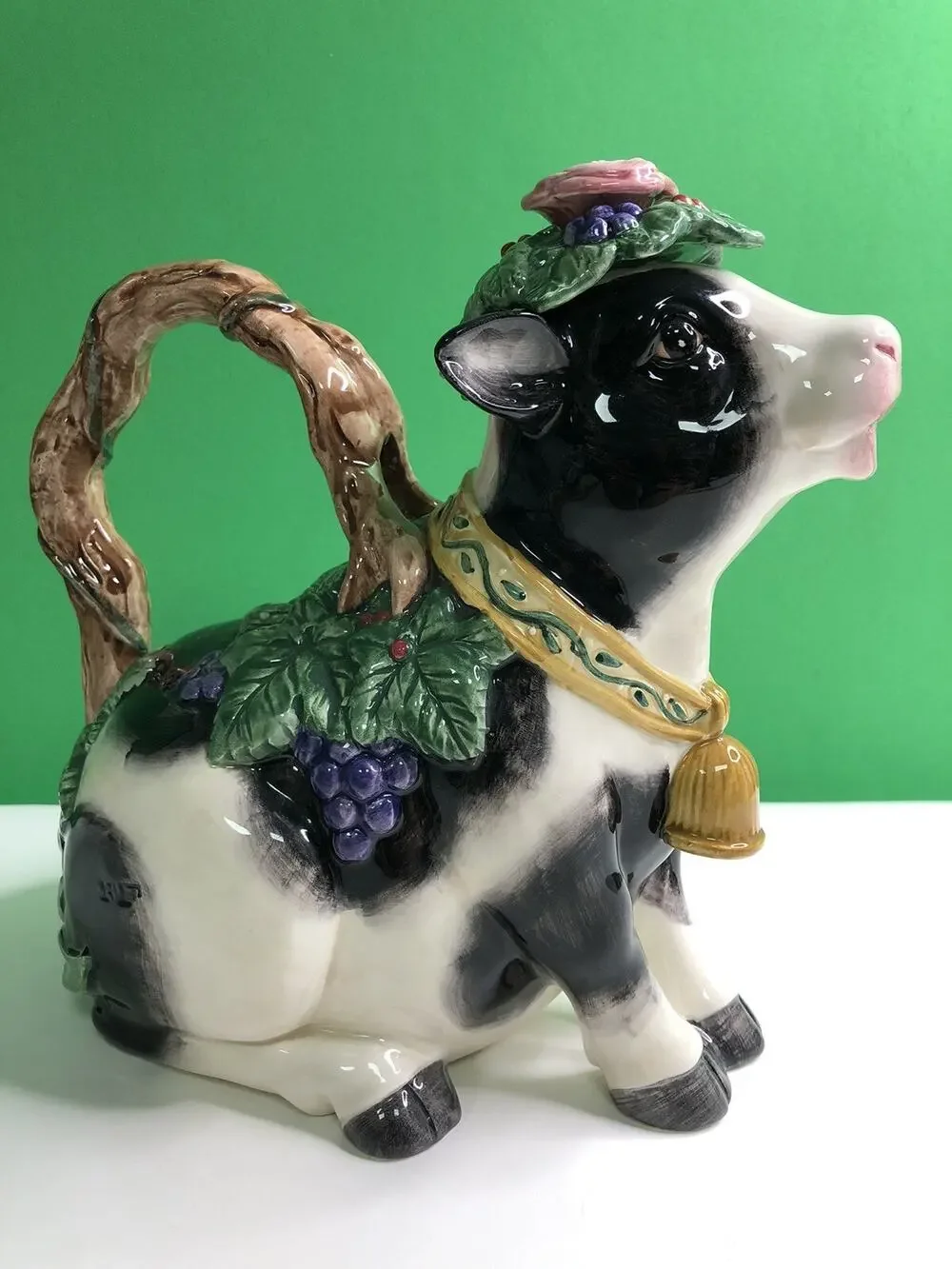 1994 Fitz & Floyd HEIDI HOLSTEIN TEAPOT Pitcher 35 oz Cow Giftware Grapevine Lid